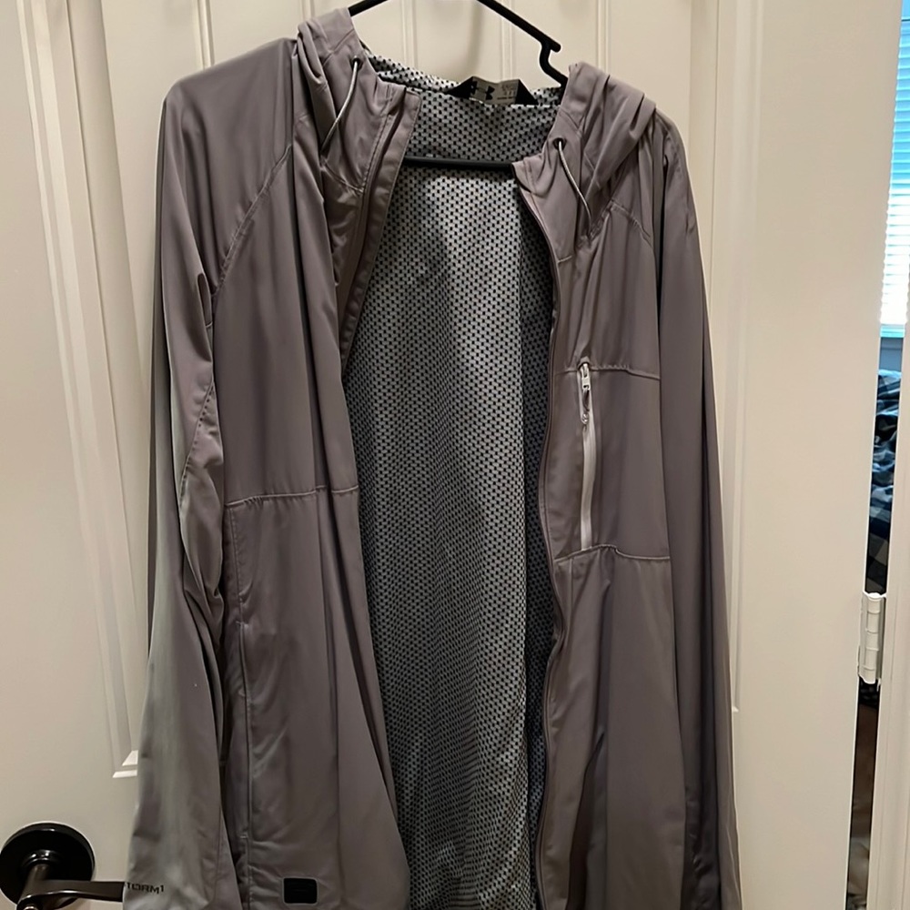 Men’s under armor lightweight jacket with hood